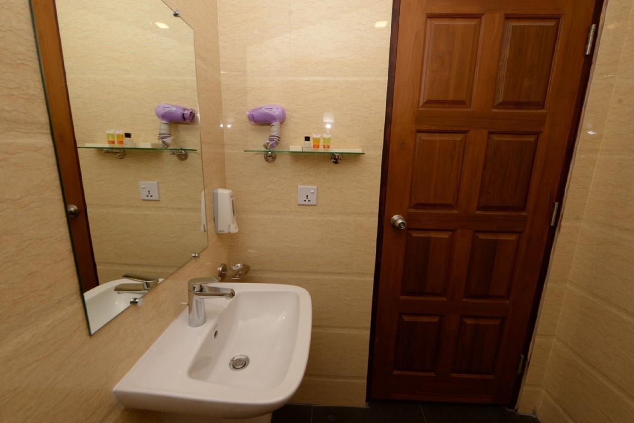 Min Nandar Garden Hotel Thanlyin Экстерьер фото